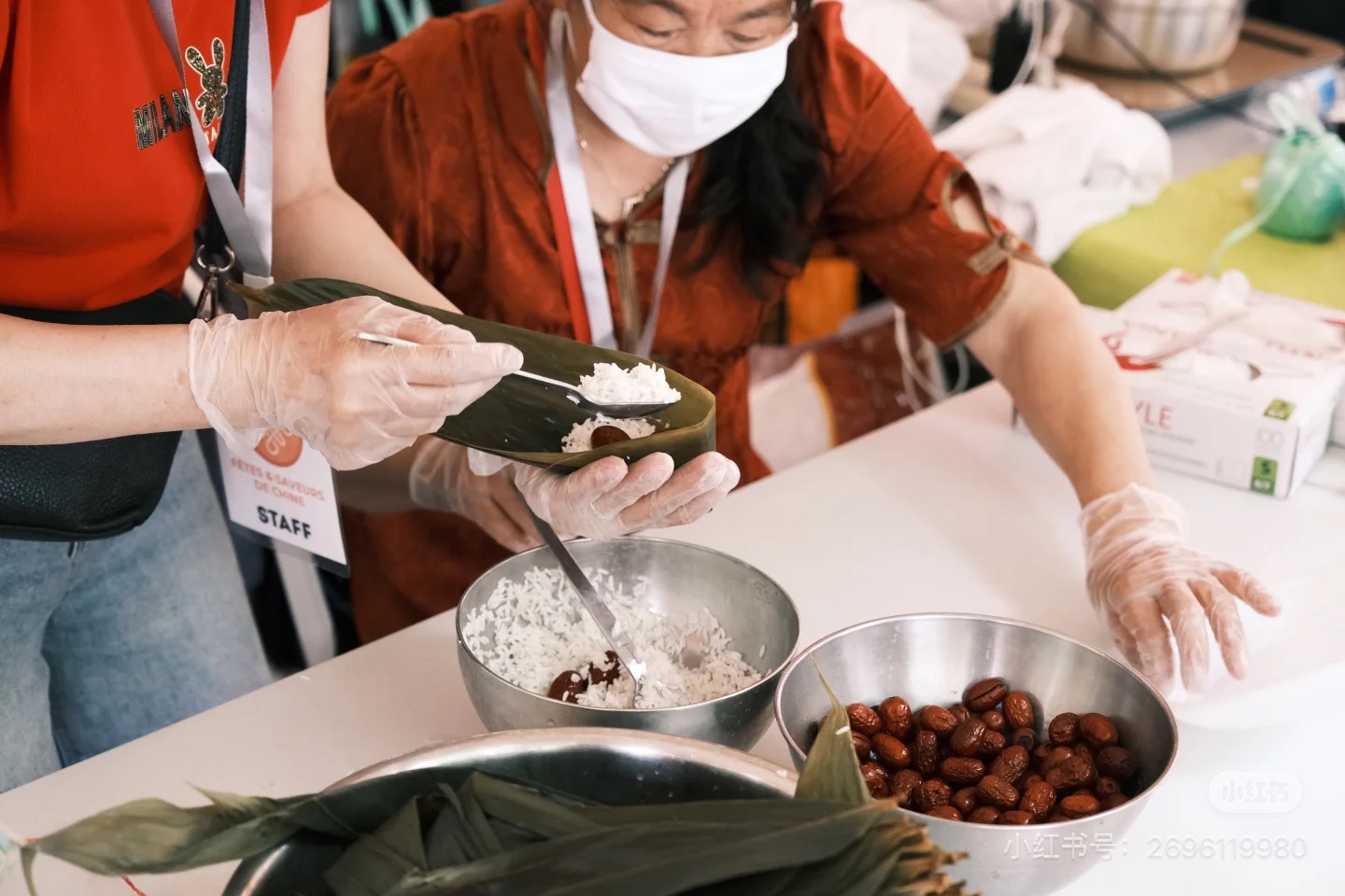 Préparation participative de zongzi à Paris Bastille en 2025